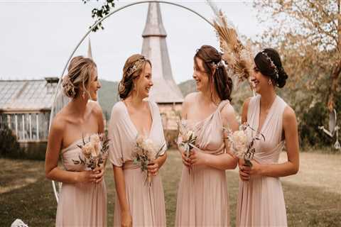 Vintage Bridesmaid Wearables: Colors and Styles